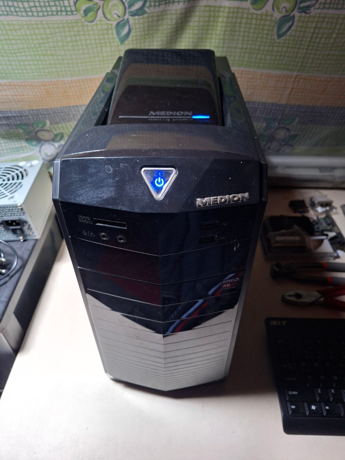 medion A8 pc/computer, Computers en Software, Desktop Pc's, Ophalen, 8 GB, Zo goed als nieuw, SSD