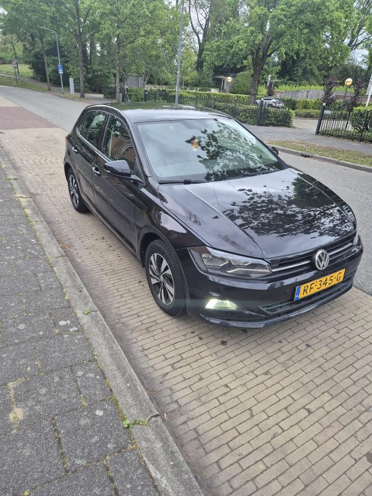 Volkswagen Polo 1.0 TSI 70KW 5D BMT Dsg-7 2017 Zwart, Auto's, Voorwielaandrijving, 40 €/maand, Origineel Nederlands, Handgeschakeld