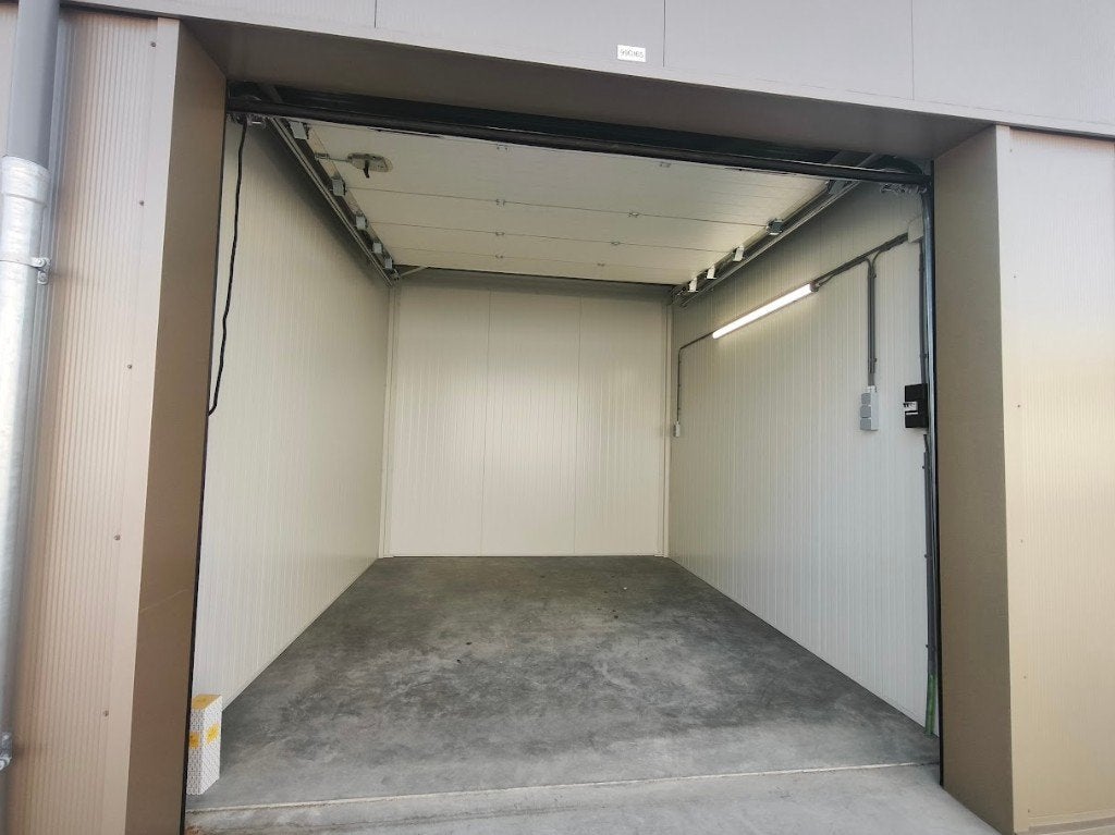 Garage-/Opslagbox te huur – Almere (Toplocatie), Auto diversen, Autostallingen en Garages