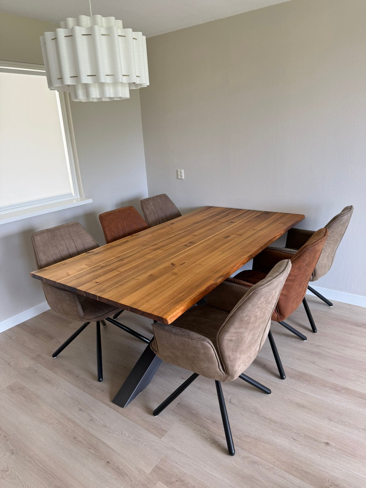 Houten eettafel met metalen poot + 6 draaibare stoelen, Huis en Inrichting, Tafels | Eettafels, Ophalen, Gebruikt, 200 cm of meer