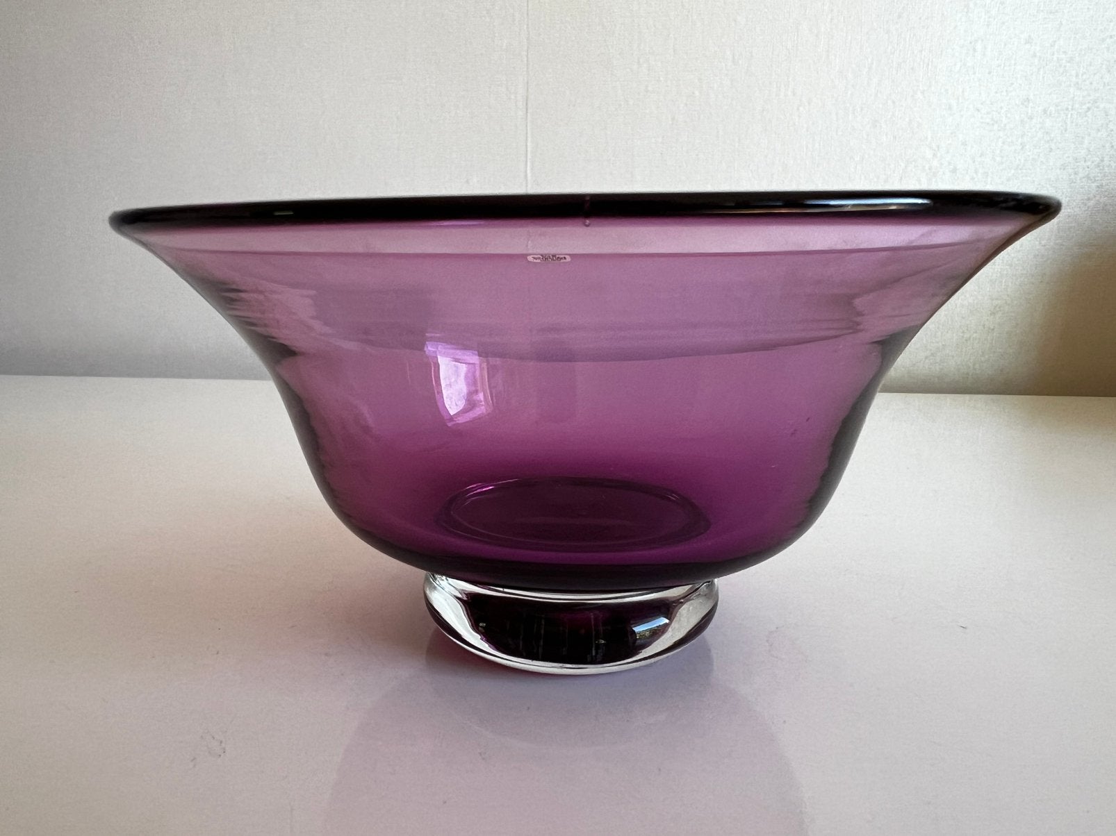 Zweeds VaS Vitreum Kristalglas Schaal op Voet Amethyst 70’s, Antiek en Kunst, Antiek | Glas en Kristal, Ophalen of Verzenden