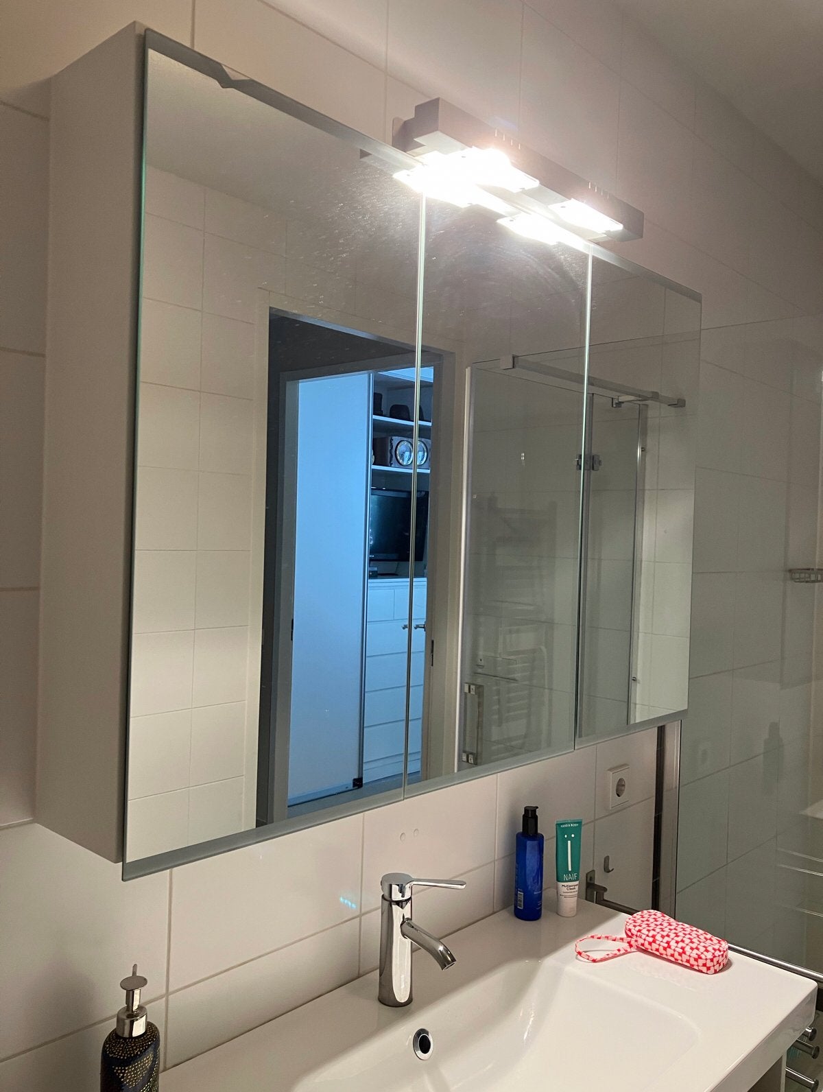 Badkamermeubelset: Spiegelkast en Wastafelkast en Douche, Ophalen, 100 tot 150 cm, Minder dan 25 cm, Gebruikt