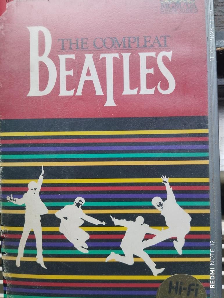 BEATLES VHS THE COMPLEAT, Cd's en Dvd's, VHS | Documentaire, Tv en Muziek, Alle leeftijden, Ophalen of Verzenden, Gebruikt