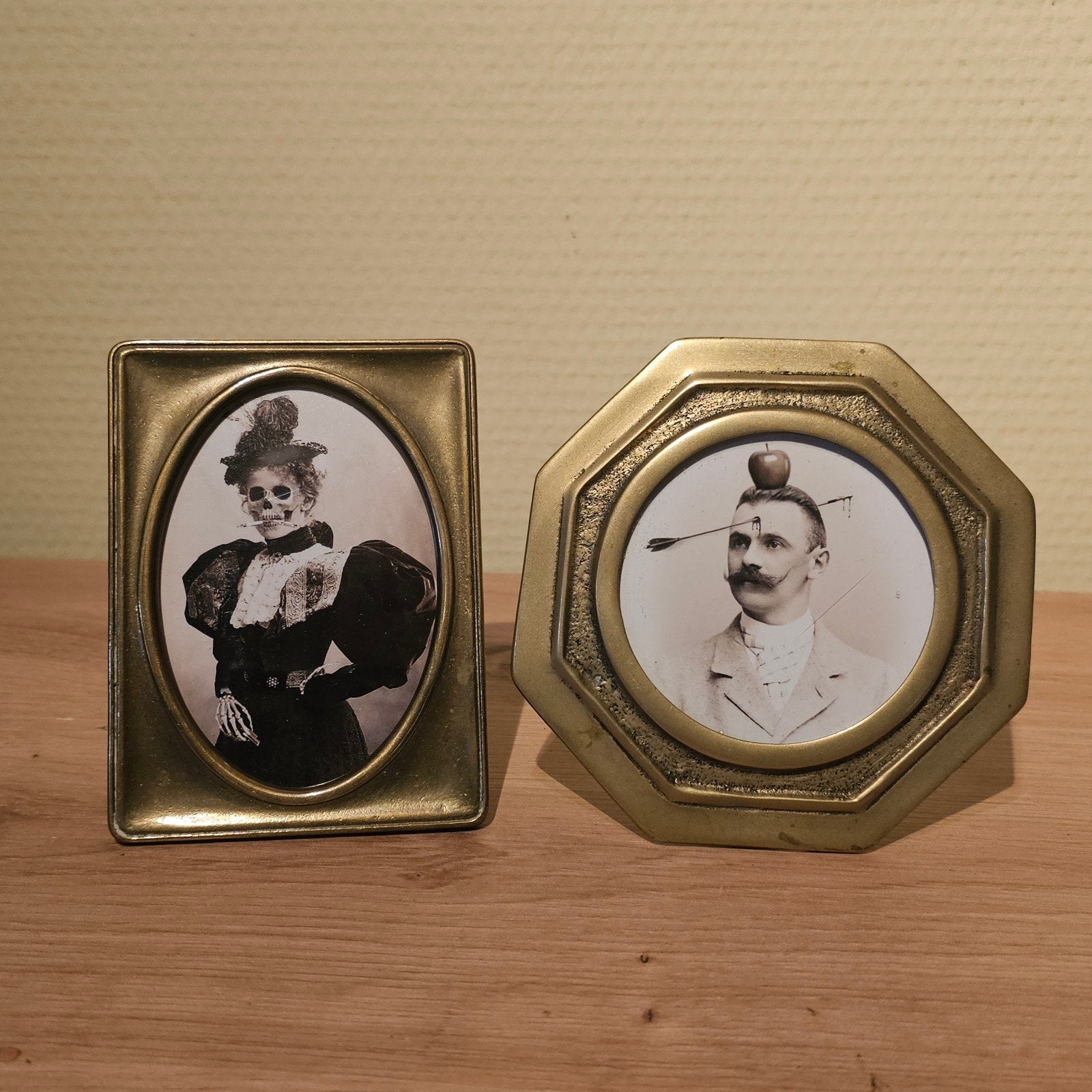 Vintage fotolijstjes met griezelige afbeeldingen, Huis en Inrichting, Woonaccessoires | Lijsten, Gebruikt, Ophalen of Verzenden
