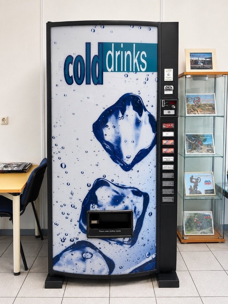 Werkende frisdrankautomaat met storing, Ophalen, 200 liter of meer, 60 cm of meer, 160 cm of meer