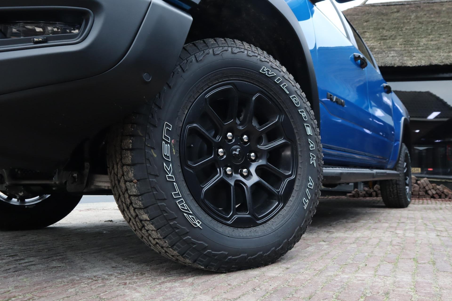 Dodge Ram 1500 2025 3.0L HURRICANE REBEL | BPM VRIJ | LPG |, Auto's, Automaat, Zwart, 2993 cc, Blauw