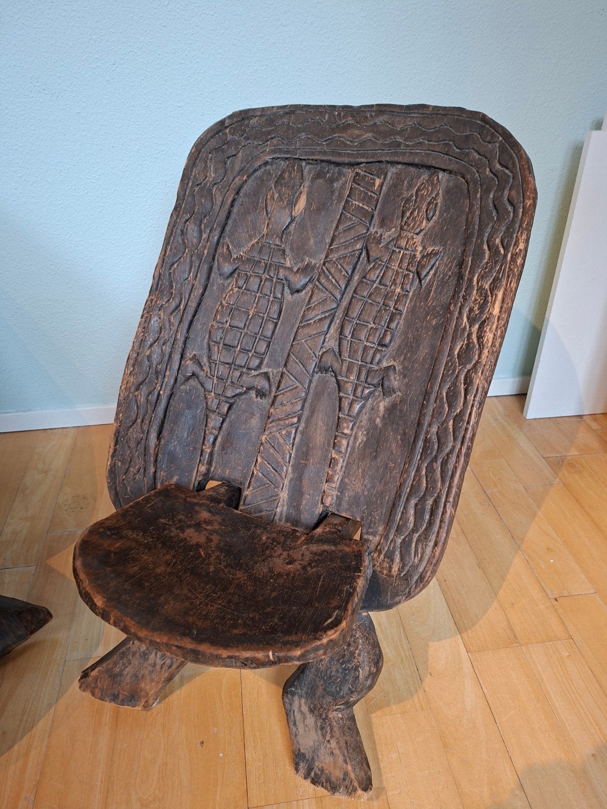 Afrikaanse stoeltjes / chiefs chairs, Ophalen