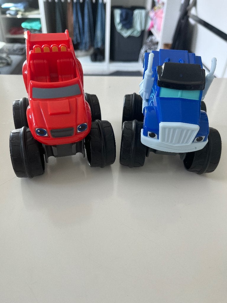 Twee auto’s blaze, Ophalen, Gebruikt
