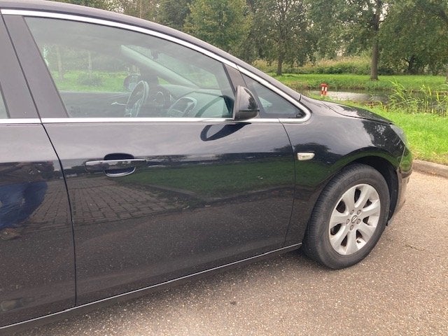 Opel Astra 1.4 Ecoflex 74KW 4D 2015 Zwart, Auto's, Voorwielaandrijving, 4 cilinders, 100 pk, Zwart