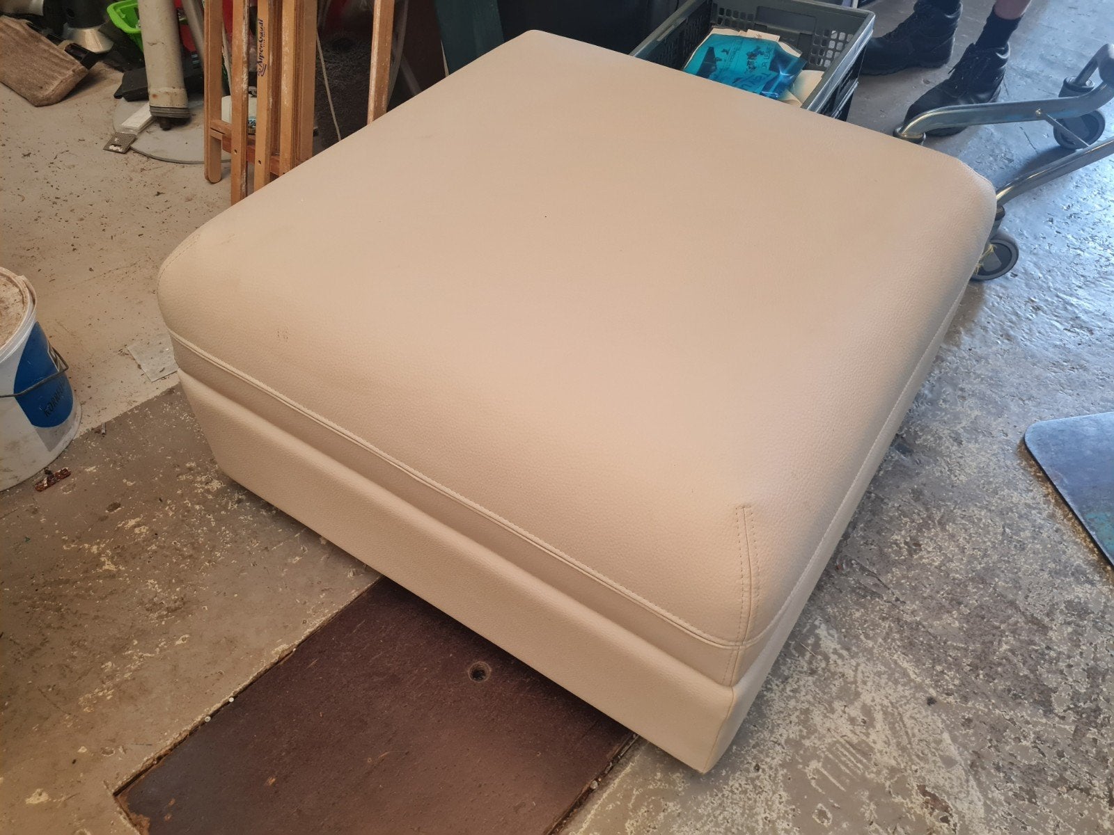 Crèmekleurige Hocker met Opbergruimte 65x65x45 cm, Huis en Inrichting, Banken | Voetenbanken en Poefen, Ophalen, Modern, Functioneel