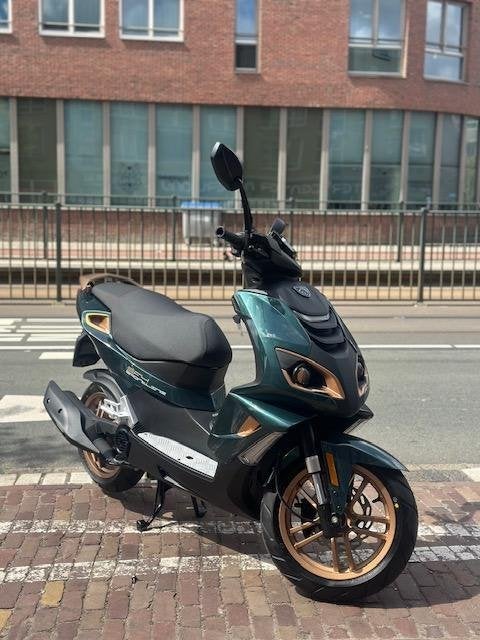 Peugeot Speedfight 4 Sportline Deep Lake Green ( peugeot ), Fietsen en Brommers, Nieuw, 50 cc, Overige modellen