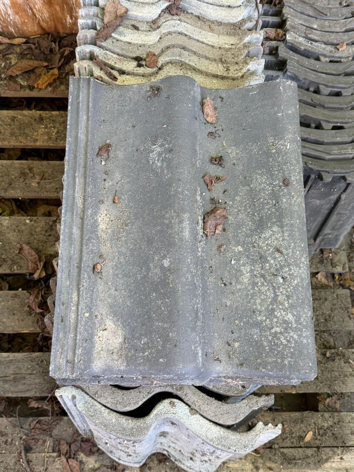 Dakpannen, sneldekkers, beton, Doe-het-zelf en Verbouw, Dakpannen en Dakbedekking, Ophalen, Steen of Klei, Zo goed als nieuw, 15 m² of meer