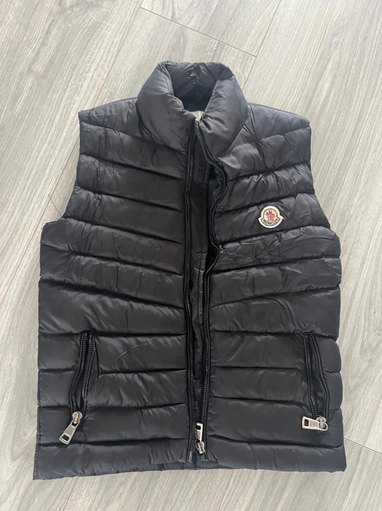 Moncler Bodywarmer Maat 116/122, Ophalen of Verzenden, Zo goed als nieuw, Overige maten, Zwart