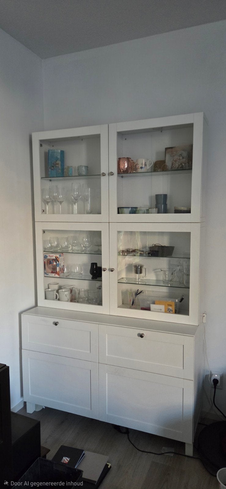 Witte vitrinekast met lades en glazen deuren, Ophalen, Gebruikt, Glas, 25 tot 50 cm
