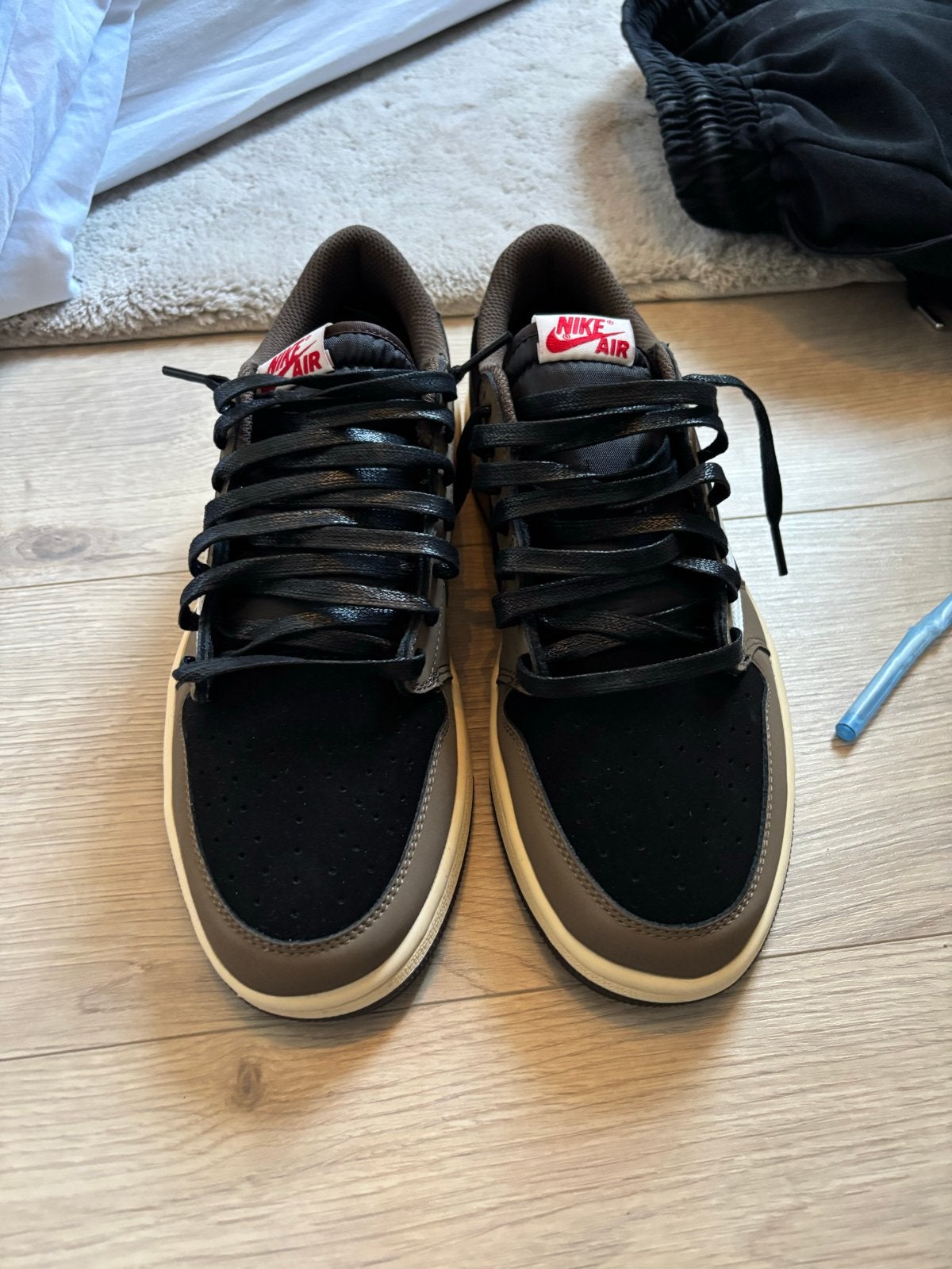 Travis Scott x Air Jordan 1 Low OG 'Reverse Mocha', Kleding | Heren, Schoenen, Ophalen of Verzenden, Gedragen, Bruin, Sneakers of Gympen