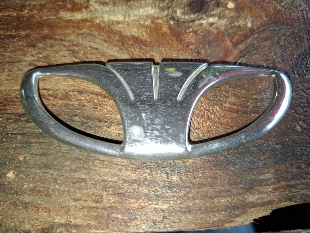Daewoo auto embleem / logo, Ophalen of Verzenden