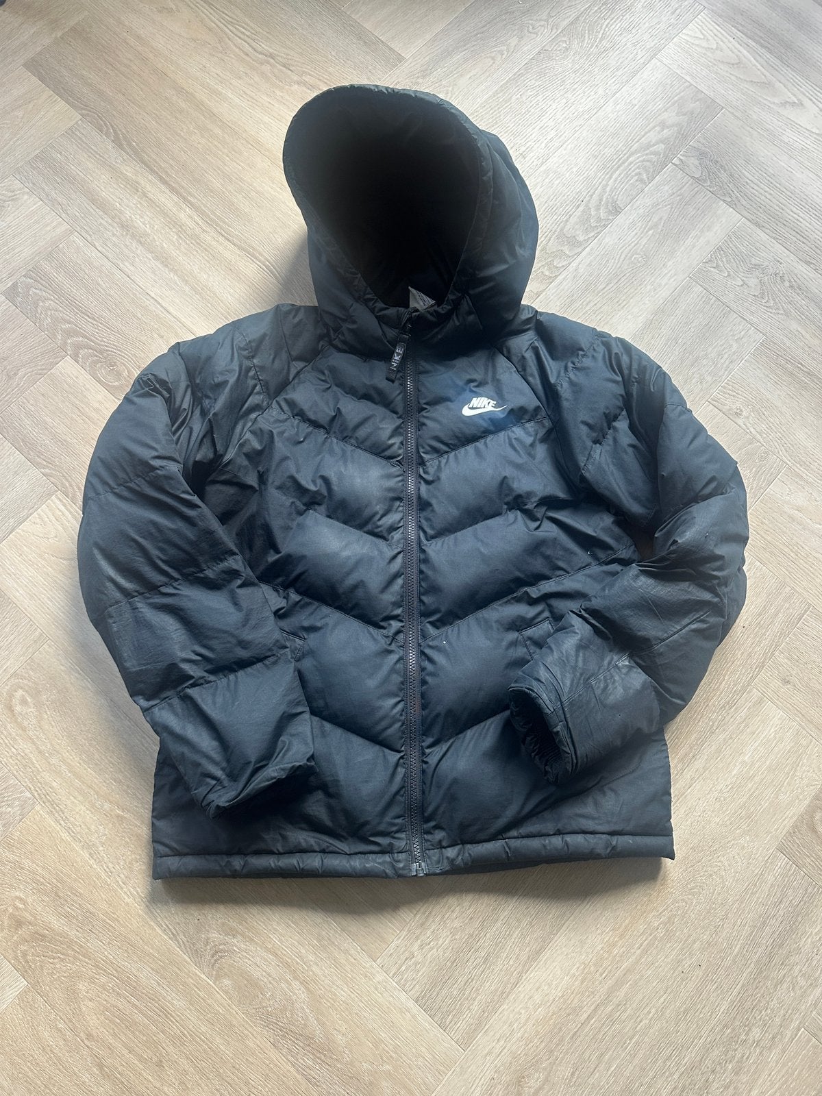 Zwarte Nike winterjas maat 164, Kinderen en Baby's, Kinderkleding | Maat 164, Ophalen of Verzenden, Gebruikt, Jongen, Jas