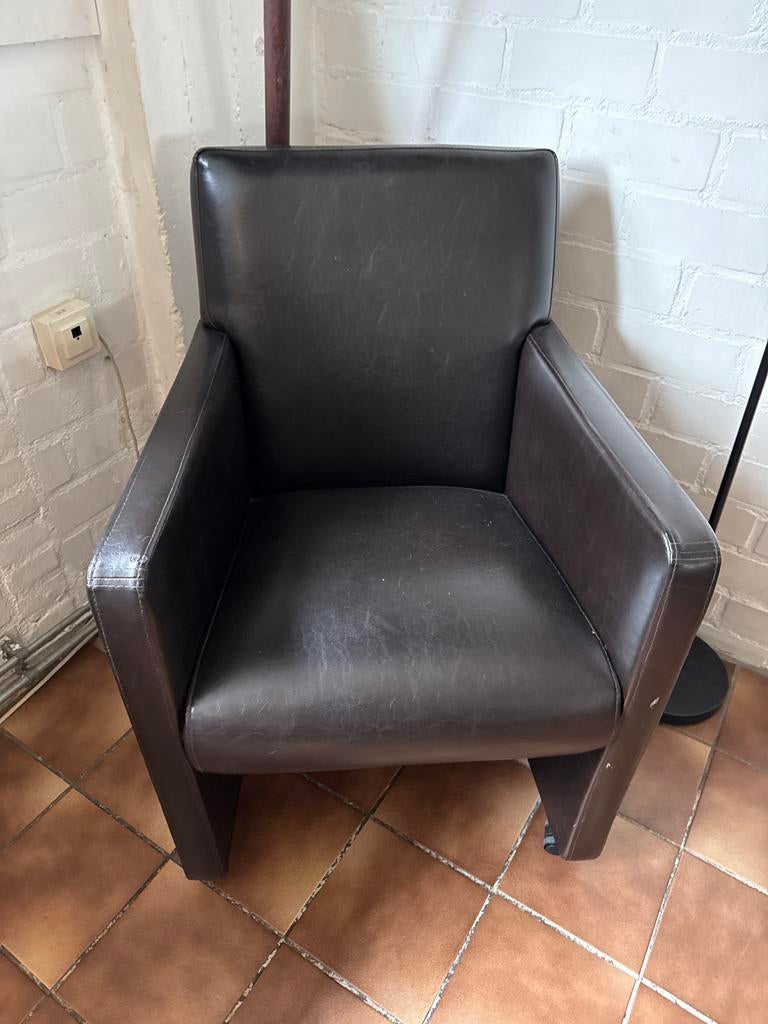 4 donkerbruine stoelen met wieltjes, Ophalen, Gebruikt, Twee, Bruin