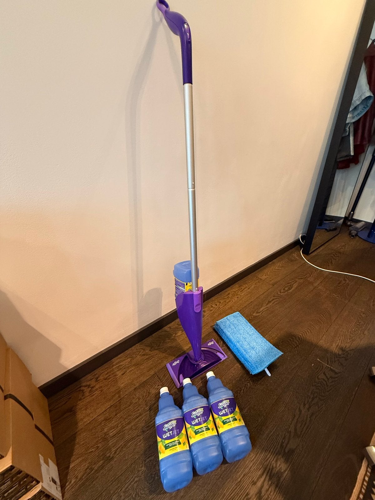 Swiffer WetJet dweil met 3 flessen schoonmaakmiddel, Ophalen, Mop of Dweil