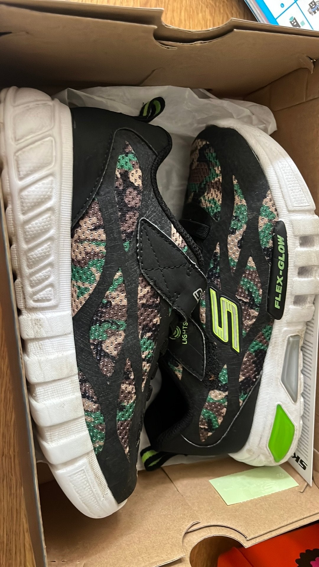 Skechers s-lights maat 31 camo/gr/zw lichtjes sportschoen, Jongen of Meisje, Schoenen, Ophalen of Verzenden, Zo goed als nieuw