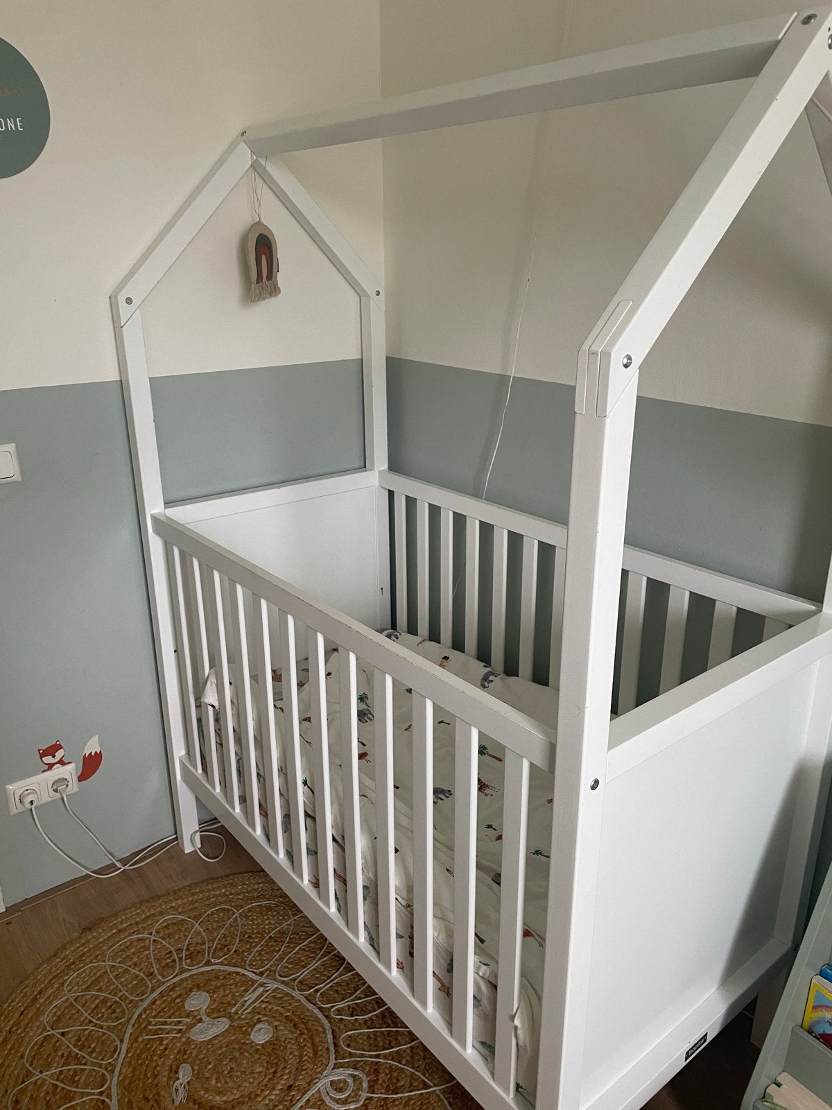 Wit kinderbedje met huisframe van Bopita, Kinderen en Baby's, Kinderkamer | Bedden, Ophalen, Gebruikt, 70 tot 85 cm, 140 tot 160 cm