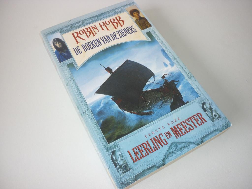 Robin Hobb: Leerling en meester (Boeken van de Zieners - 1), Boeken, Verzenden, Gelezen