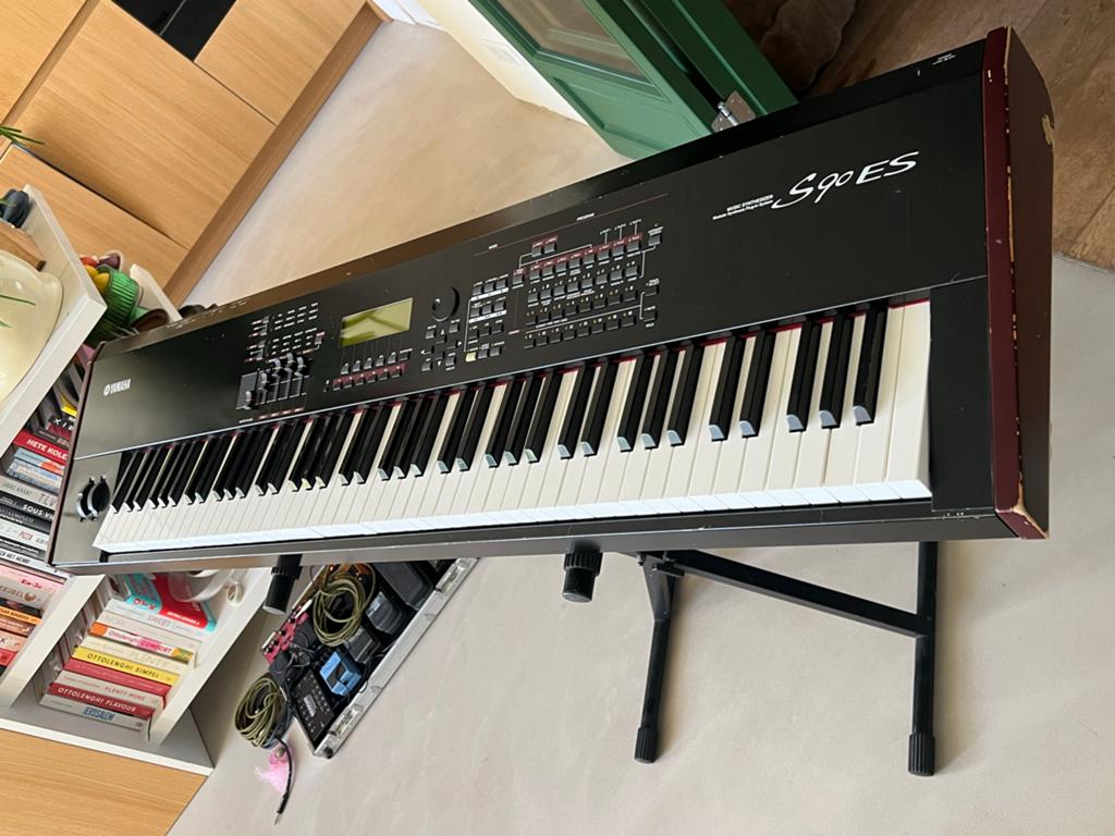 Yamaha S90 ES Synthesizer Workstation met dubbele standaard, Ophalen, Gebruikt, 88 toetsen, Yamaha