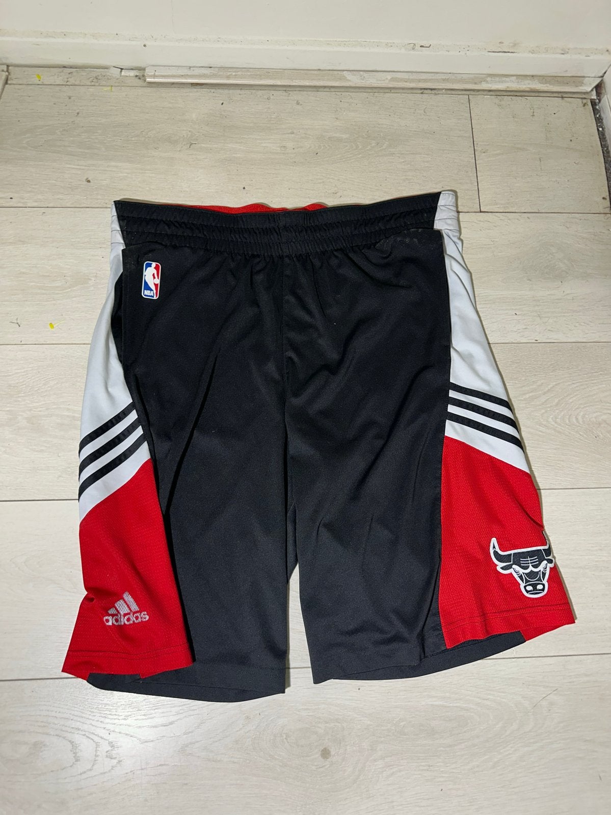Adidas NBA Chicago Bulls basketbal shorts, Maat 52/54 (L), Zwart, Ophalen of Verzenden, Gedragen