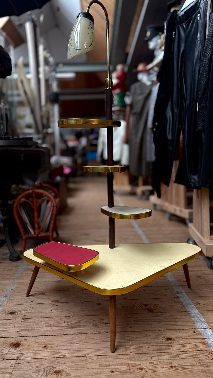 Jaren 50 Blumenetagere met geïntegreerde lamp – West-Duits, Ophalen