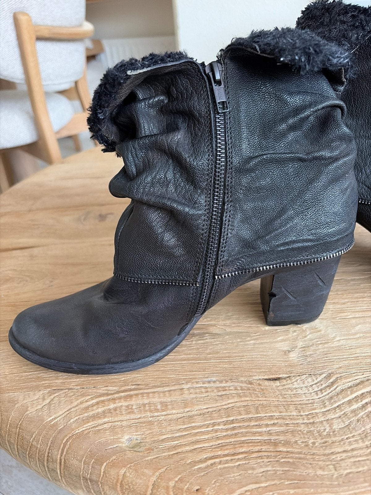 Papucei Zwarte enkellaarzen - Maat 40, Kleding | Dames, Zwart, Lage of Enkellaarzen, Ophalen of Verzenden, Zo goed als nieuw