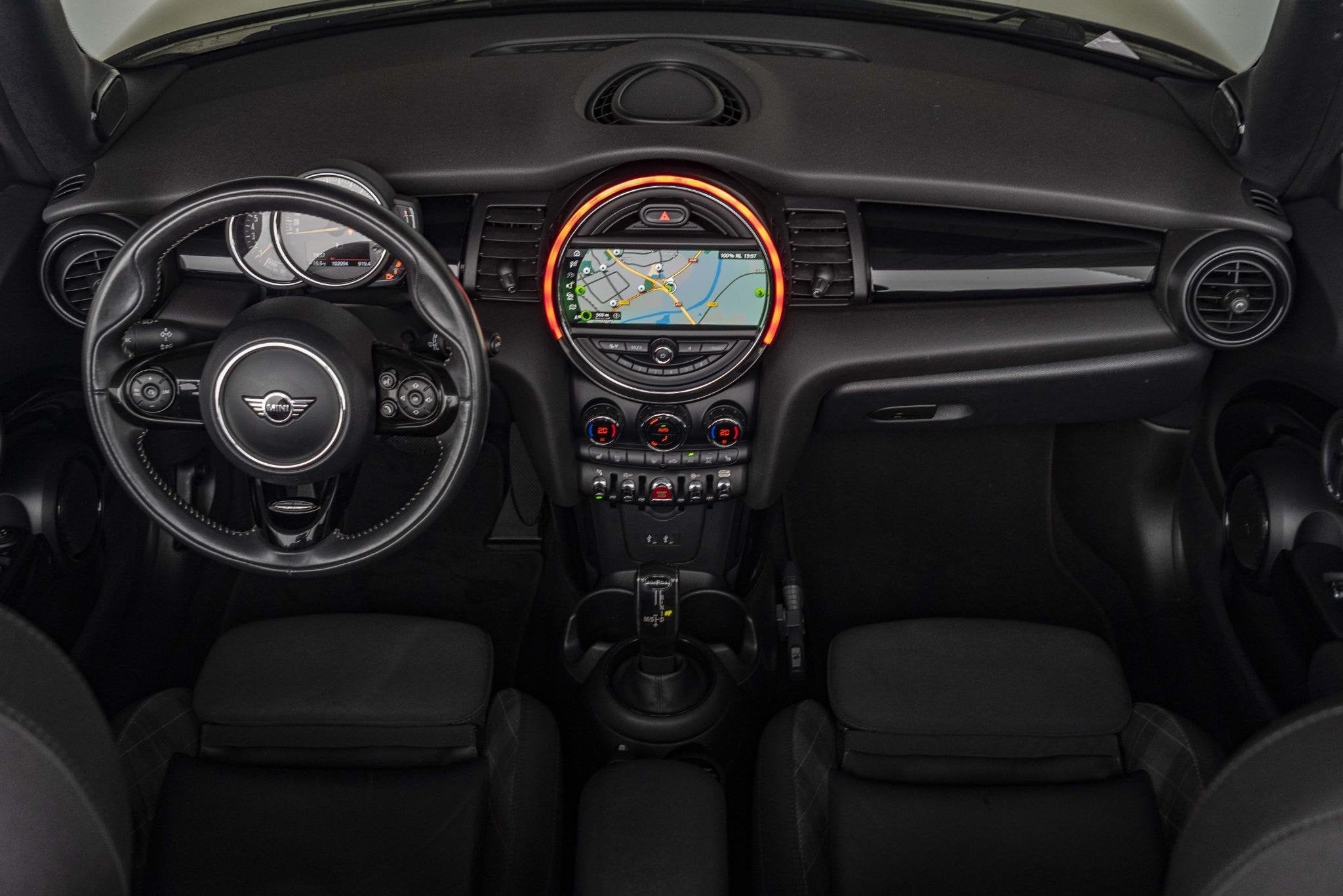 MINI Cabrio Cooper S Chili + Serious Business | Apple Carpla, Auto's, Gebruikt, 4 stoelen, Leder en Stof, Wit