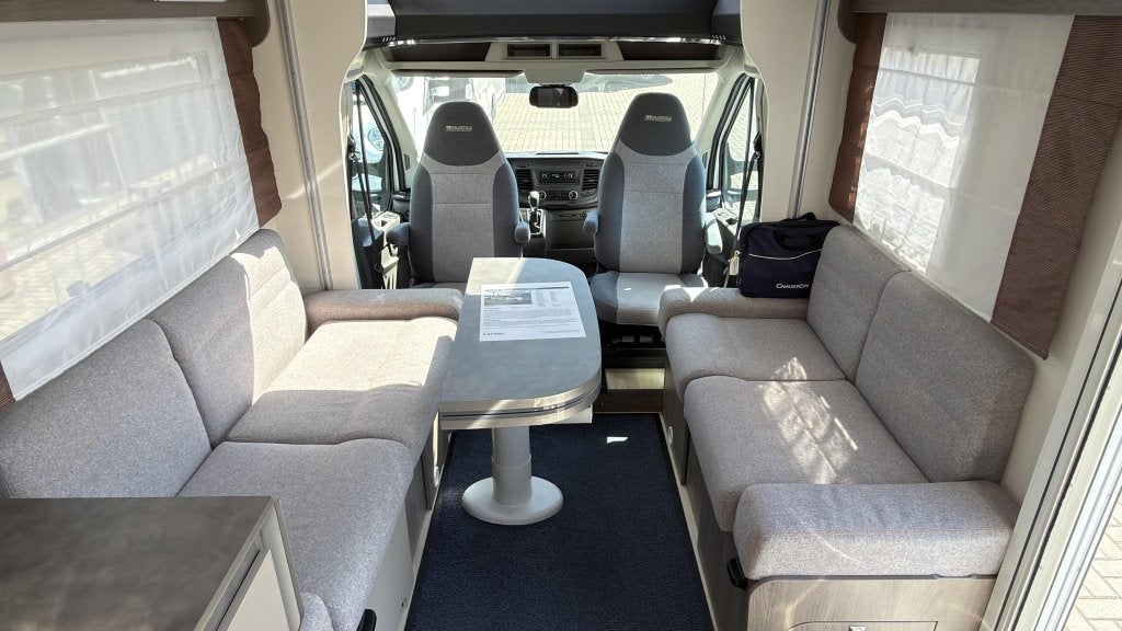 Nieuwstaat met 28dkm Automaat De Chausson Titanium 640 2020, Automaat, Ringverwarming, Diesel, Luifel