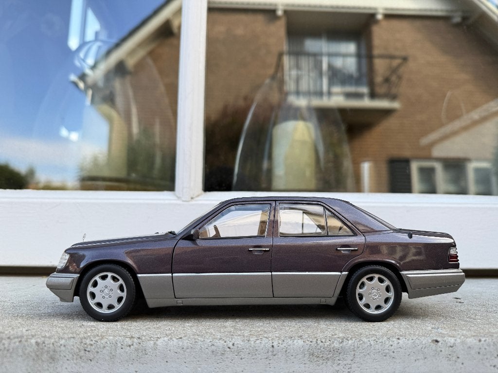 1:18 Mercedes W124 E-Klasse E320 Bornit 1995 Autoart 76272, Auto, Autoart, Ophalen of Verzenden, Zo goed als nieuw
