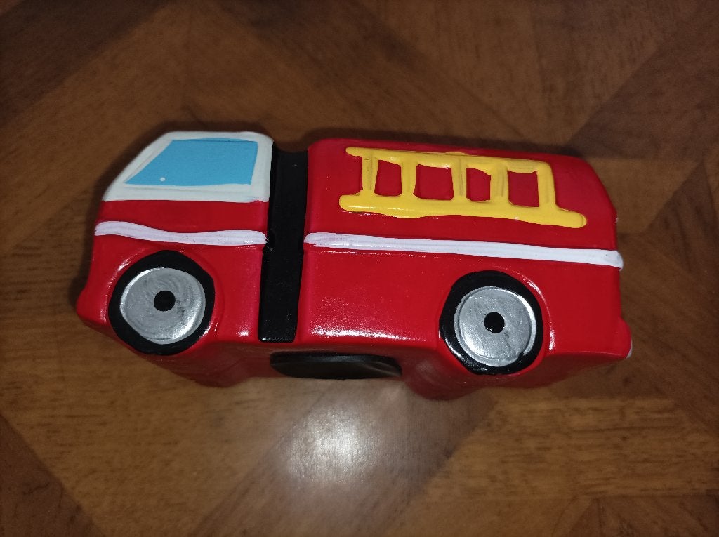 Spaarpot brandweerauto, Verzamelen, Spaarpotten, Ophalen of Verzenden, Zo goed als nieuw, Steen, Aardewerk of Keramiek, Vervoermiddel