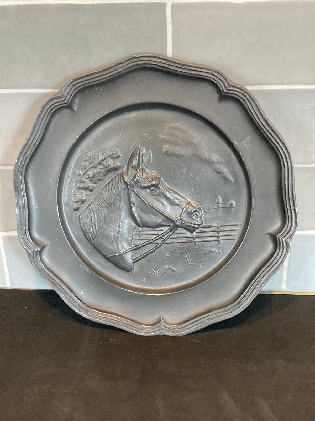 Tinnen bord met paard (180725c), Antiek en Kunst, Antiek | Tin, Ophalen of Verzenden