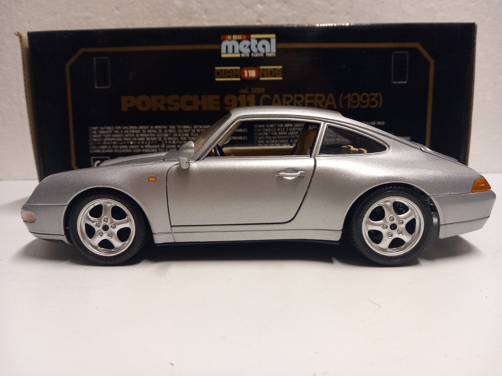 Porsche 911 Carrera Coupe silver  1993 Bburago 1:18 KRD, Hobby en Vrije tijd, Modelauto's | 1:18, Ophalen of Verzenden, Zo goed als nieuw