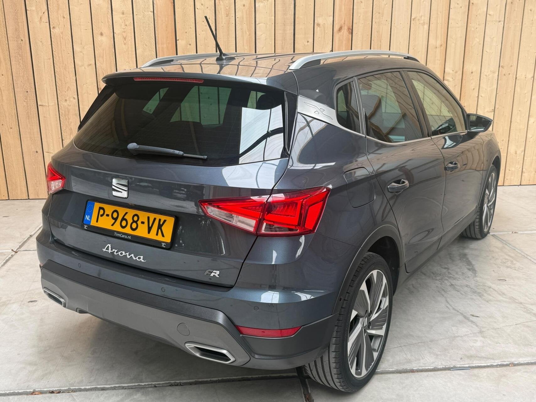Seat Arona 1.0 TSI FR Business Intense Alcantara | Apple Car, Auto's, Gebruikt, 95 pk, 49 €/maand, Origineel Nederlands