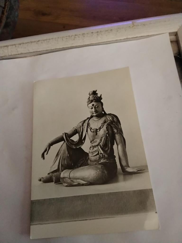 GUANYIN. HOUTEN BEELD IN DE HOUDING VAN " KONINKLIJK GEMAK", Ophalen of Verzenden, Voor 1920, Overige thema's