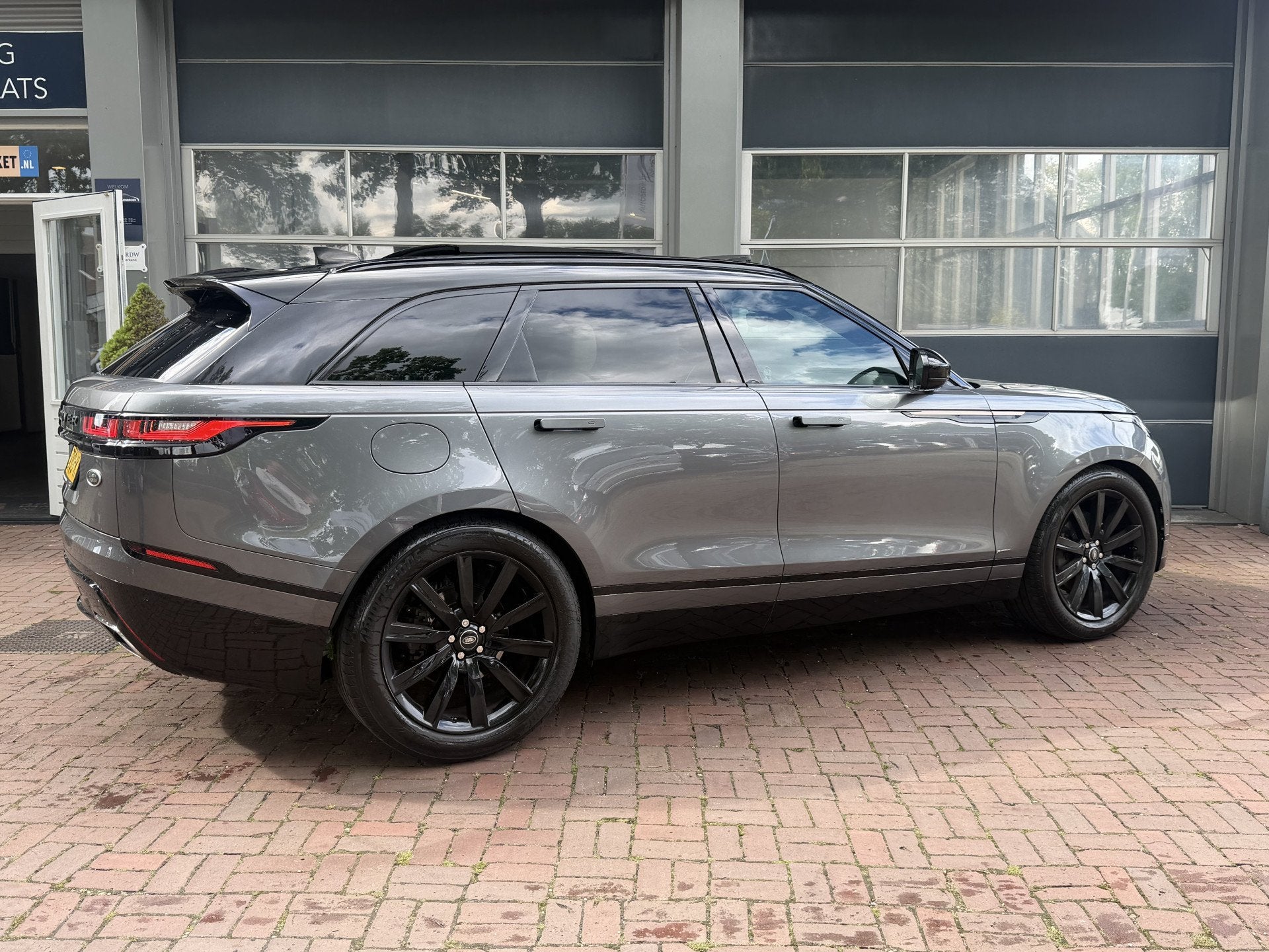 Land Rover Range Rover Velar 3.0 V6 AWD HSE 301PK 4x4 Dealer, Auto's, Automaat, Dealer onderhouden, Gebruikt, 2993 cc