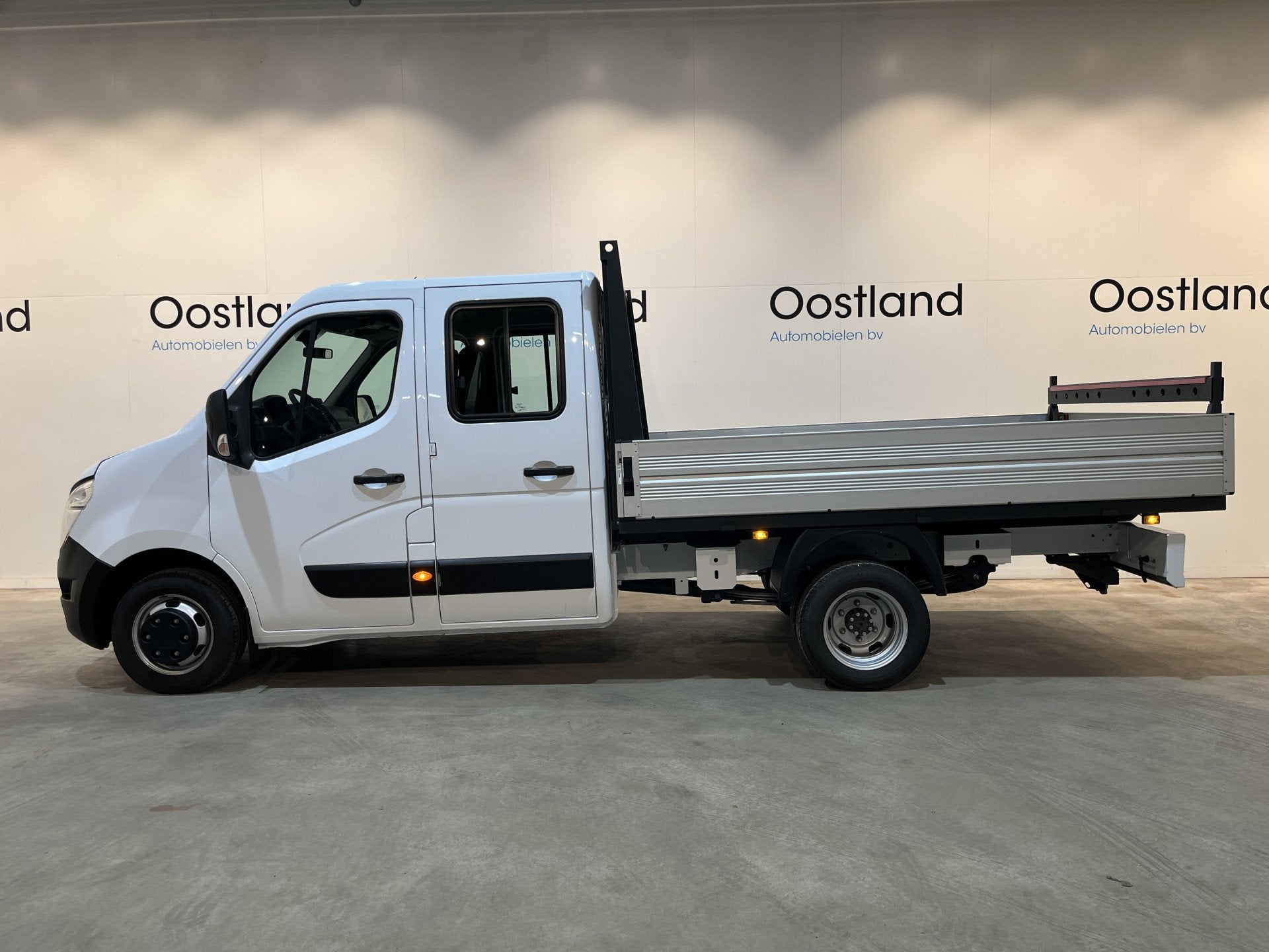 Nissan Interstar 2.3 L3 DC 145 PK / Open Laadbak / Dubbel Ca, 145 pk, Gebruikt, 4 cilinders, Met garantie (alle)