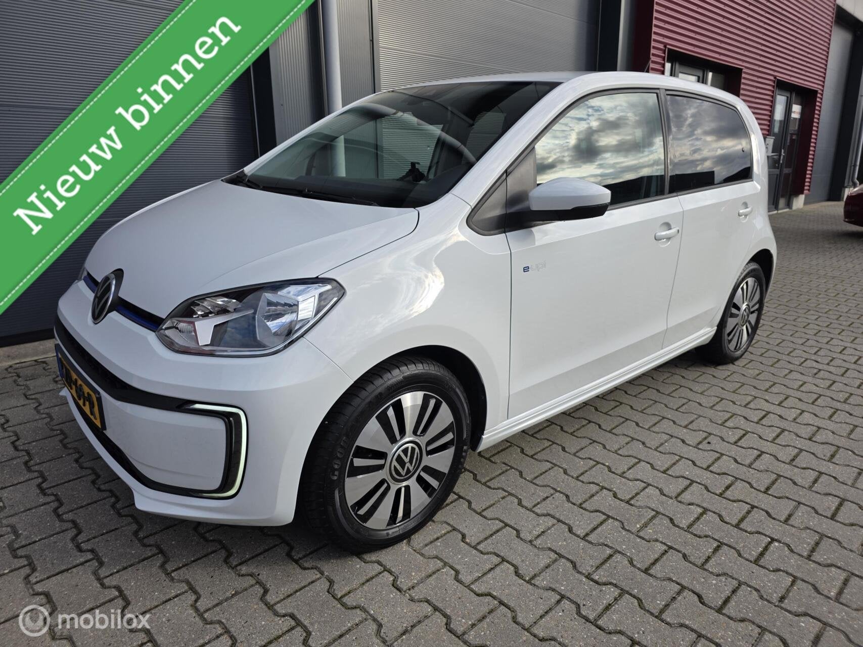 Volkswagen e-Up! / Cruise c /Achteruitrijcamera /nwe APK, Auto's, 83 pk, Stof, Gebruikt, Up!