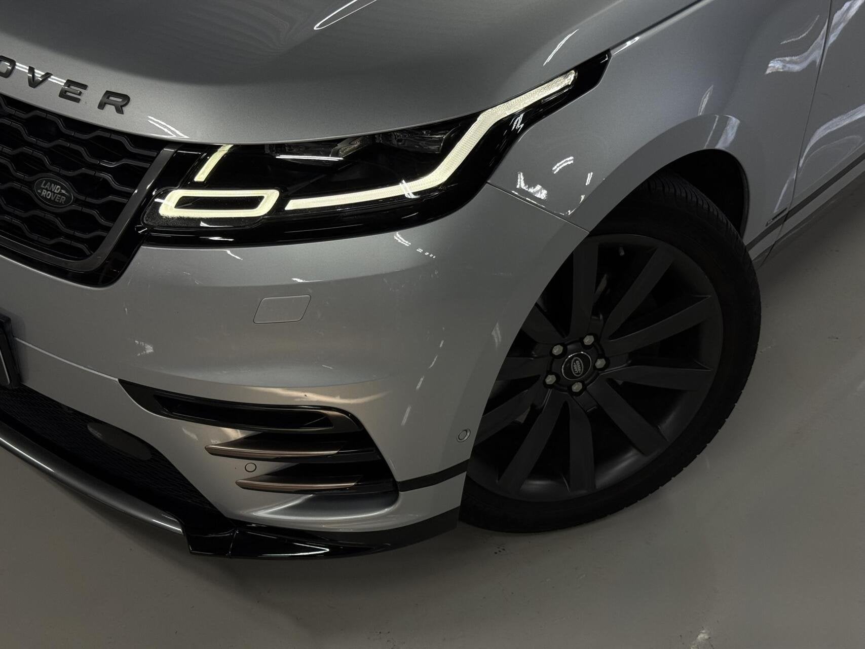 Land Rover Range Rover Velar 3.0 V6 SC AWD R-Dynamic HSE, Gebruikt, Euro 6, 2995 cc, Met garantie (alle)