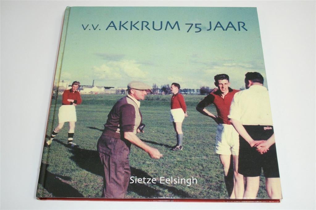 V.V. Akkrum [2001] — Jubileumboek 75 Jaar — Veel Foto\'s, Ophalen of Verzenden, Gelezen, Watersport en Hengelsport