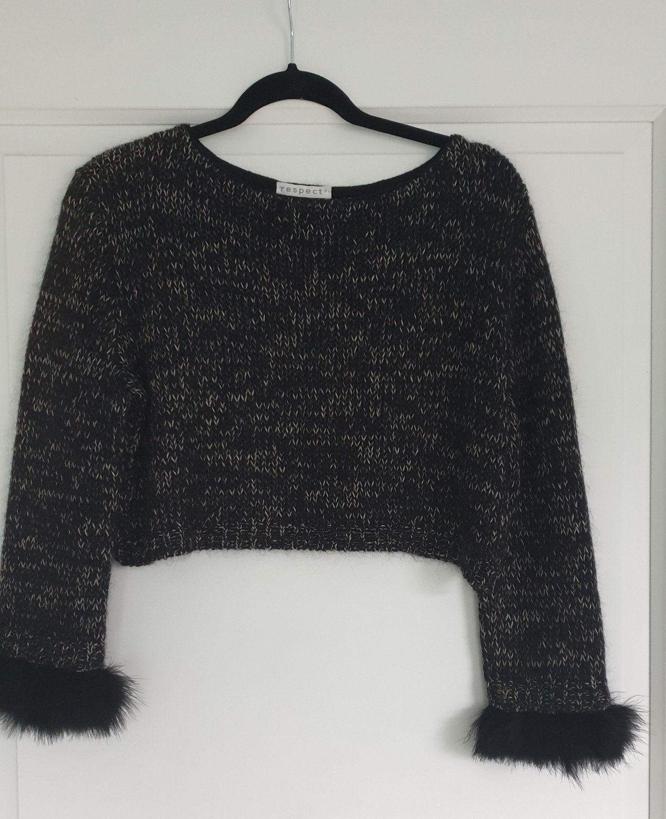 Respect  |  erg leuke Croppes Trui  |  NIEUW, Kleding | Dames, Truien en Vesten, Ophalen of Verzenden, Nieuw, Zwart