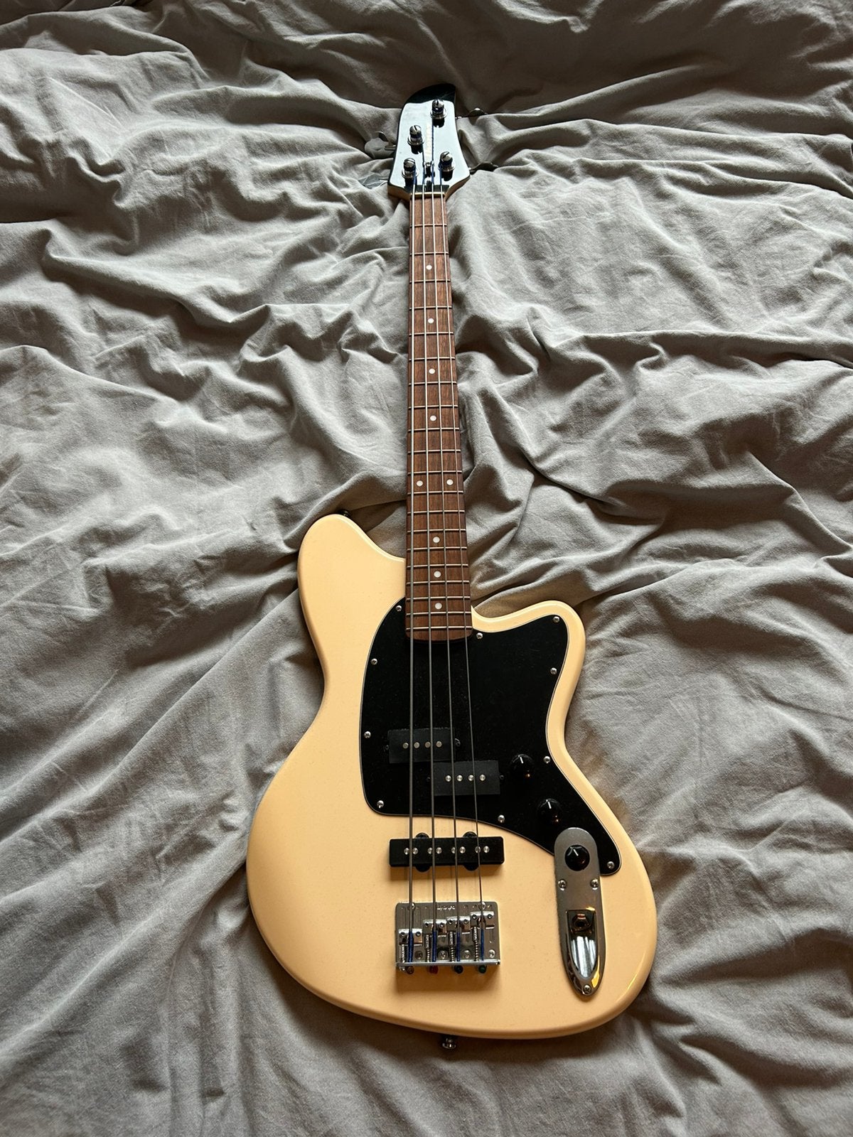 Ibanez shortscale pj bass met flatwound strings, Muziek en Instrumenten, Ophalen, Zo goed als nieuw, Solid body, Ibanez