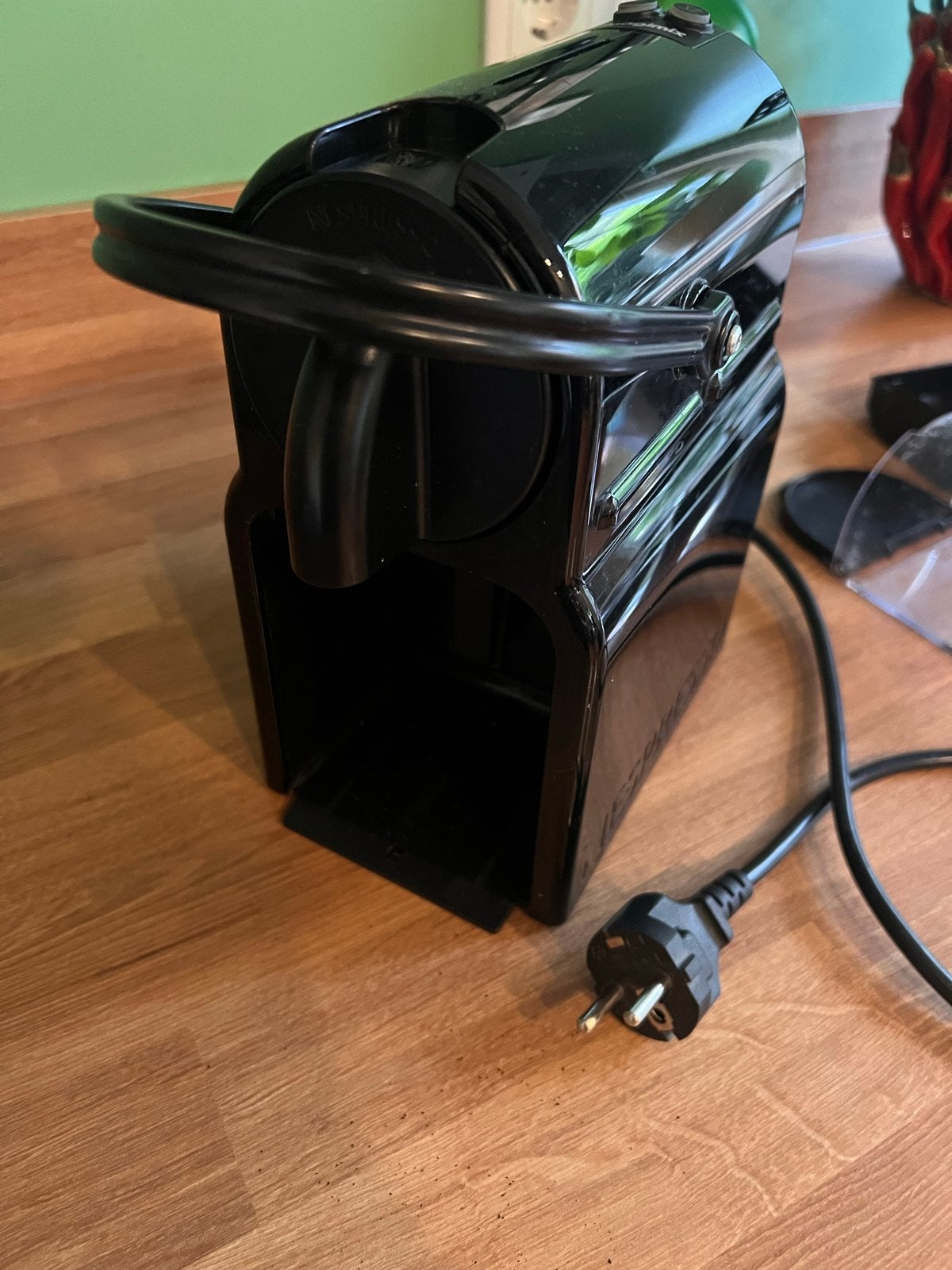 Foto 2 van Nespresso Magimix Inissia lekt + extra onderdelen