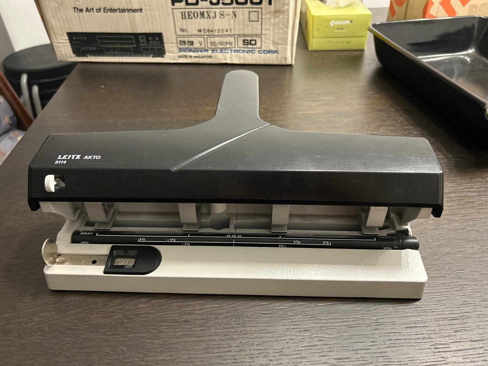 Leitz 5114 perforator - Mist 1 zijknopje, Diversen, Ophalen of Verzenden, Gebruikt