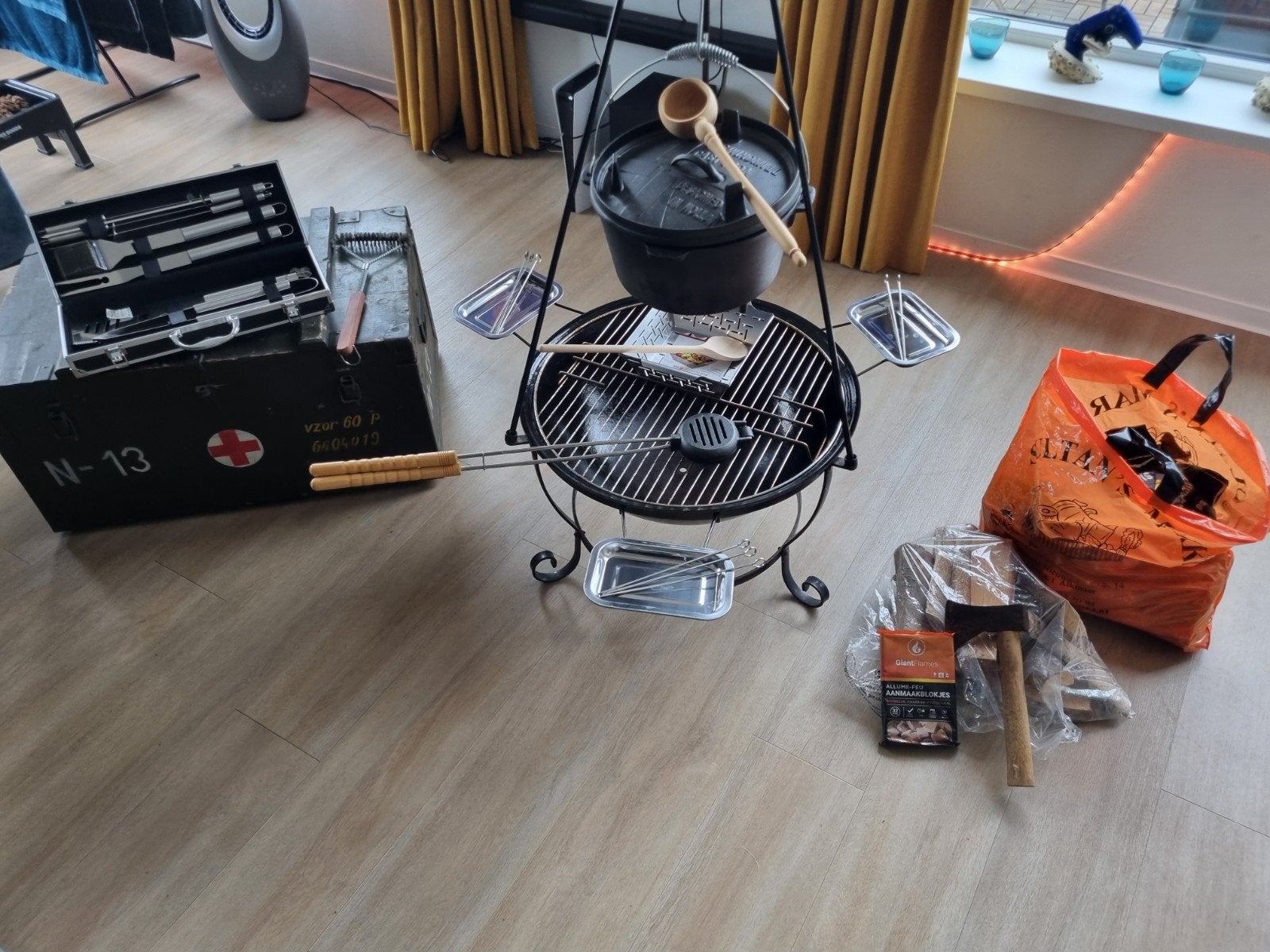 Complete Nieuwe gietijzeren 3poot BBQ-set, Ophalen, Nieuw