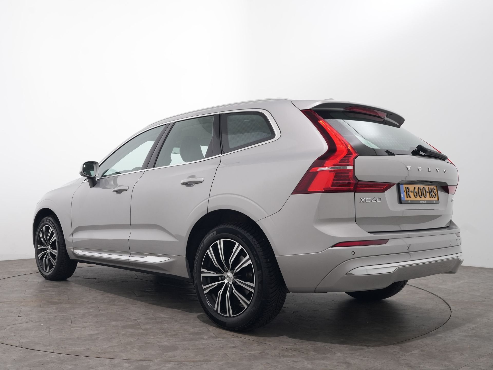 Volvo XC60 2.0 B5 250PK INSCRIPTION AUT8 Trekhaak | Pack Par, Auto's, Dealer onderhouden, Gebruikt, 4 cilinders, 1969 cc