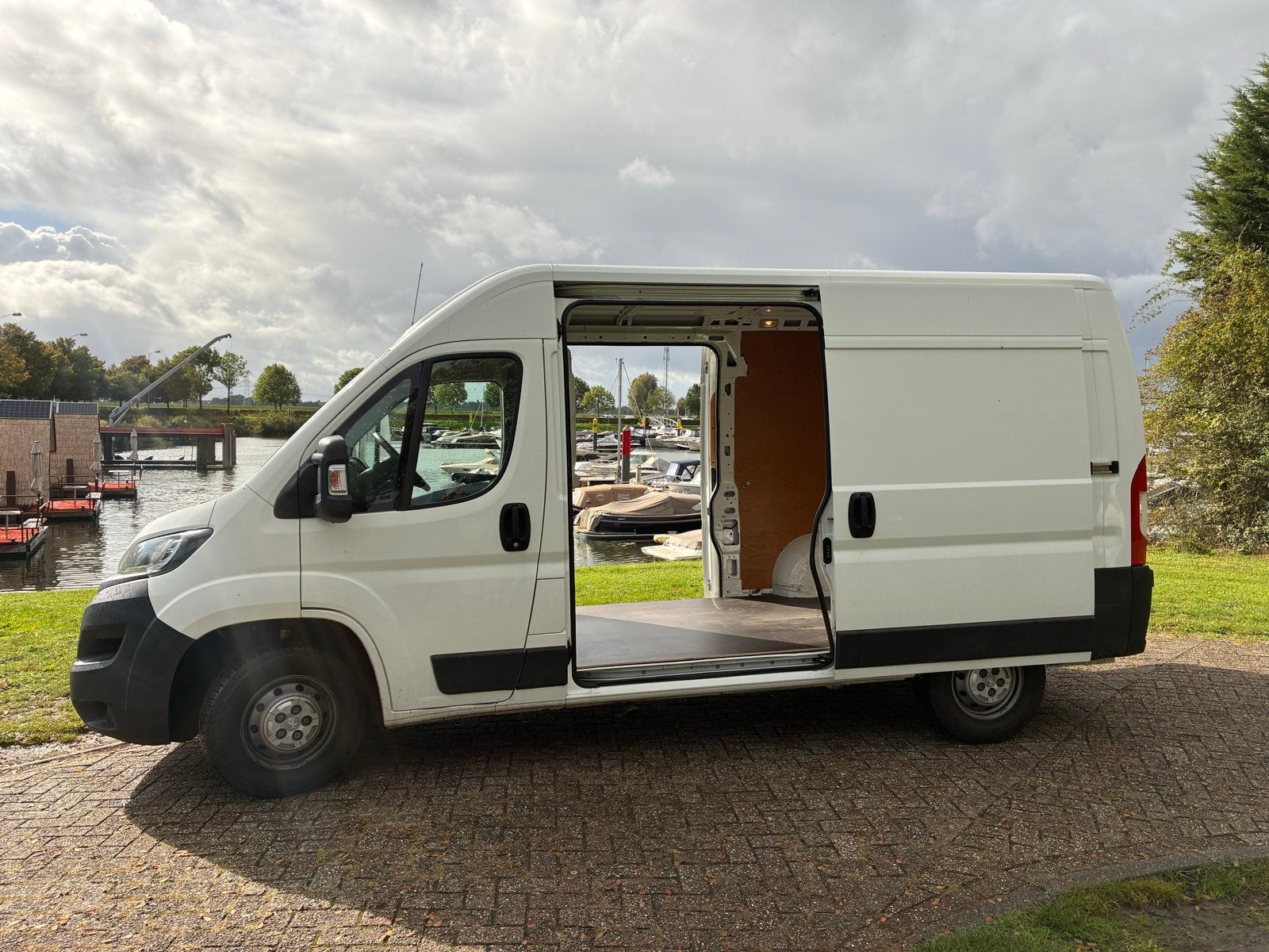 Peugeot Boxer GB L2h2 Bluehdi 120PK S&S 2020 Wit, Auto's, Voorwielaandrijving, 4 cilinders, Wit, Te koop